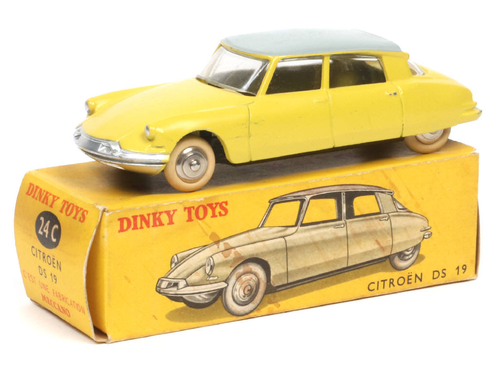 Lot 282 - DINKY TOYS (FRANCE) (1)