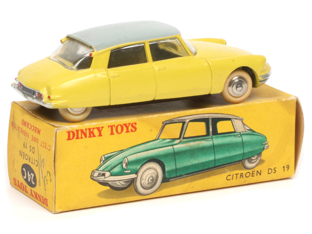 Lot 282 - DINKY TOYS (FRANCE) (1)