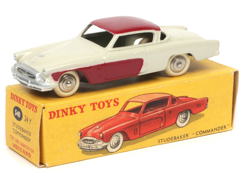 Lot 302 - DINKY TOYS (FRANCE) (1)