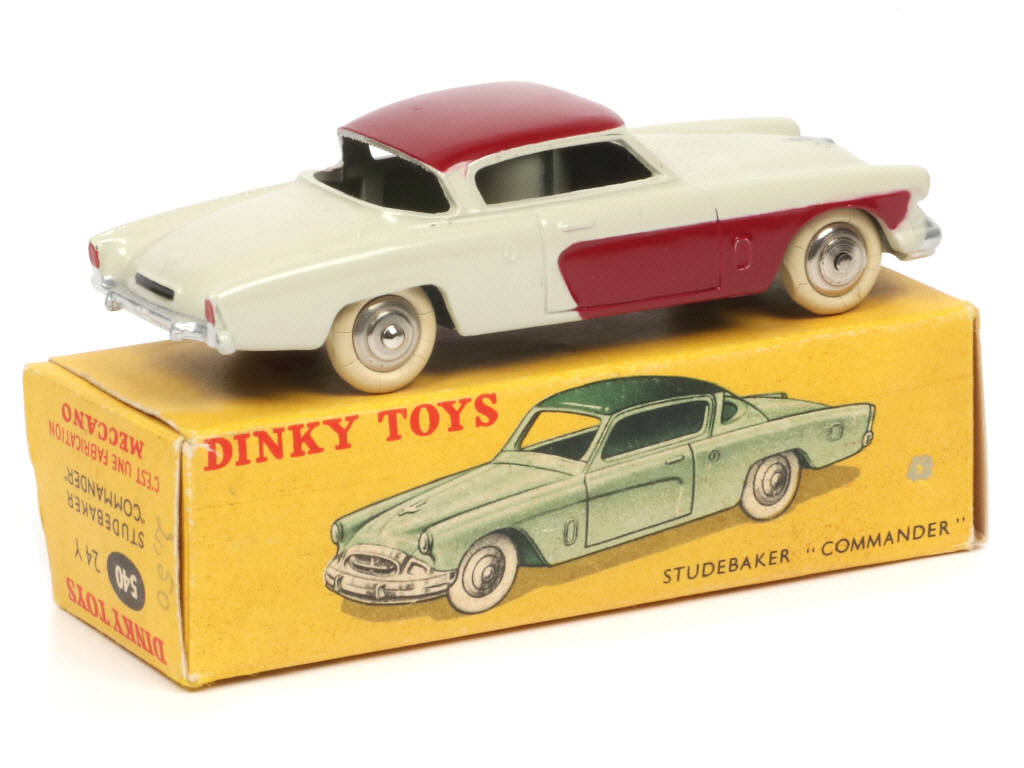 Lot 302 - DINKY TOYS (FRANCE) (1)