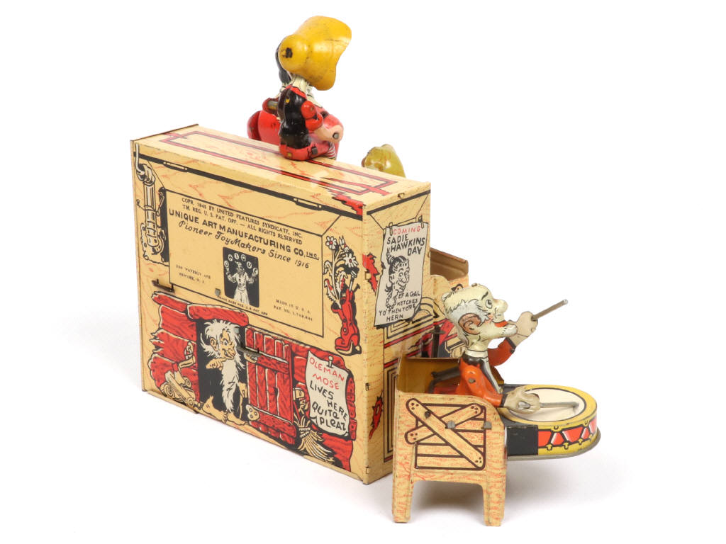 Lot 4 - UNIQUE ART MANUFACTURING CO (USA) (1)
