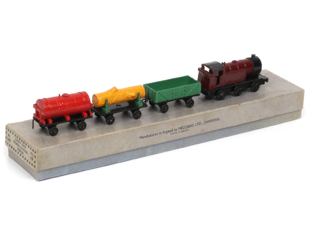 Lot 311 - DINKY TOYS (GB) (1)