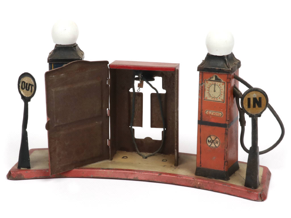 Lot 160 - MARX TOYS (USA) (1)