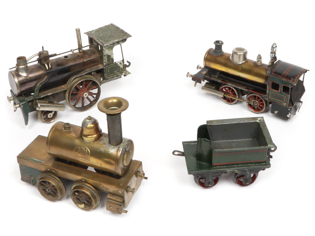 Lot 144 - DIVERS (3)