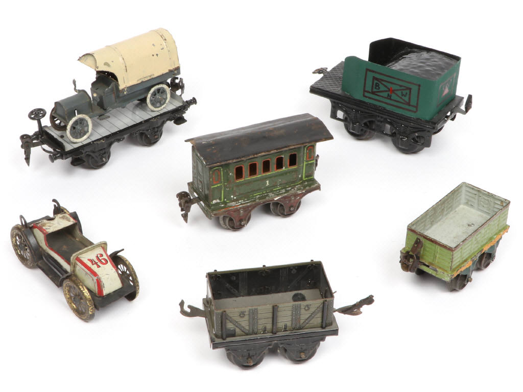 Lot 149 - DIVERS (7)