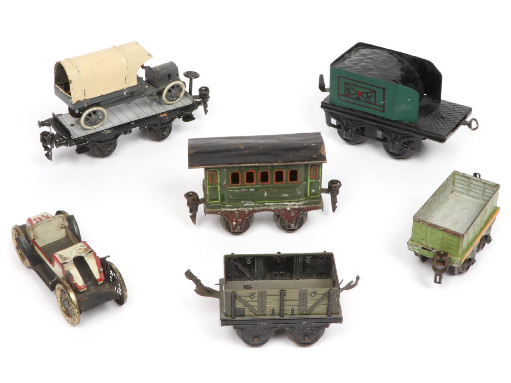 Lot 149 - DIVERS (7)