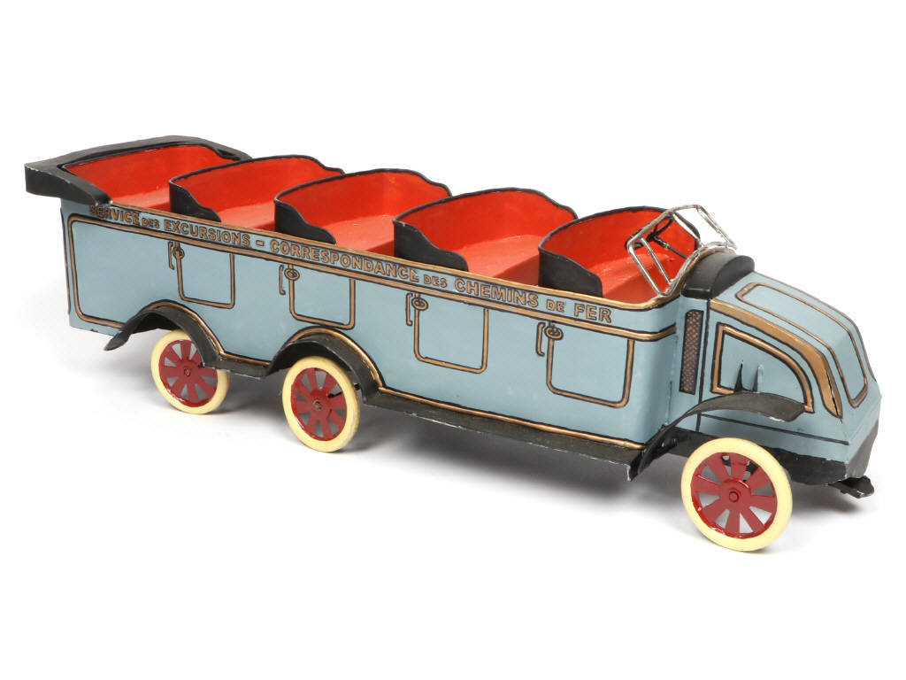 Lot 304 - DIVERS (1)