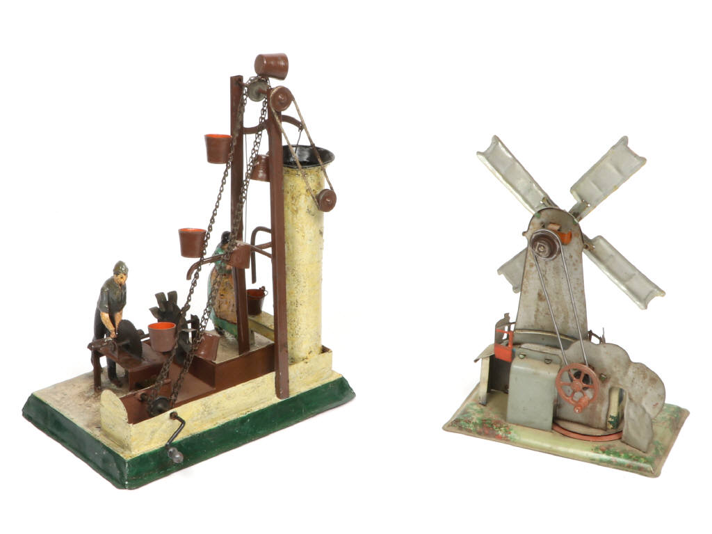 Lot 391 - DIVERS (2)