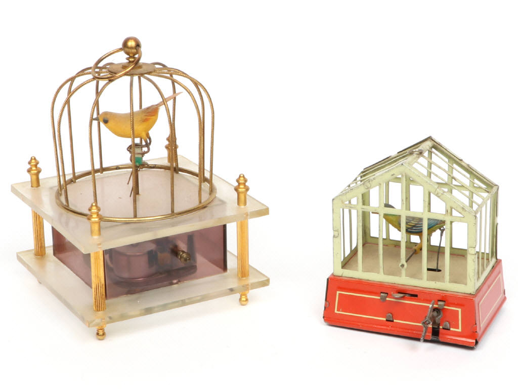 Lot 390 - DIVERS (2)