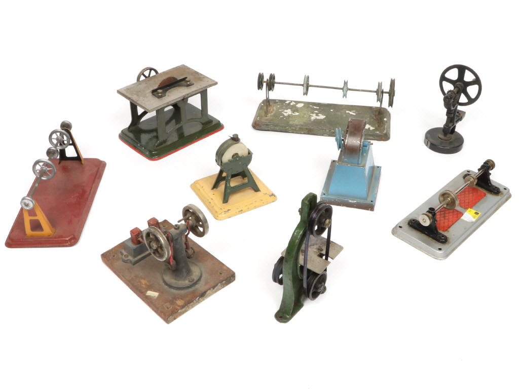 Lot 338 - DIVERS (9)