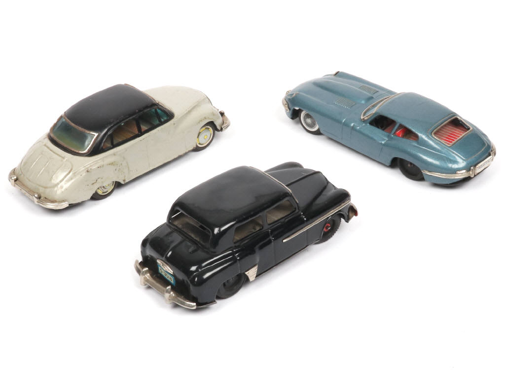 Lot 159 - DIVERS (JAPON) (3)