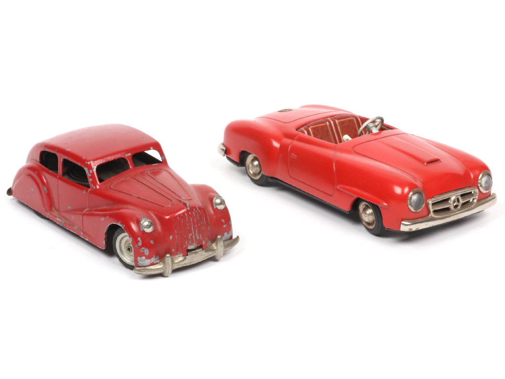 Lot 306 - DIVERS (2)