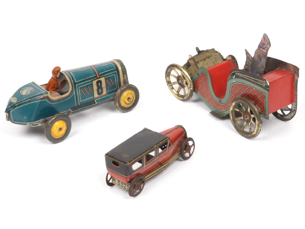 Lot 312 - DIVERS (3)