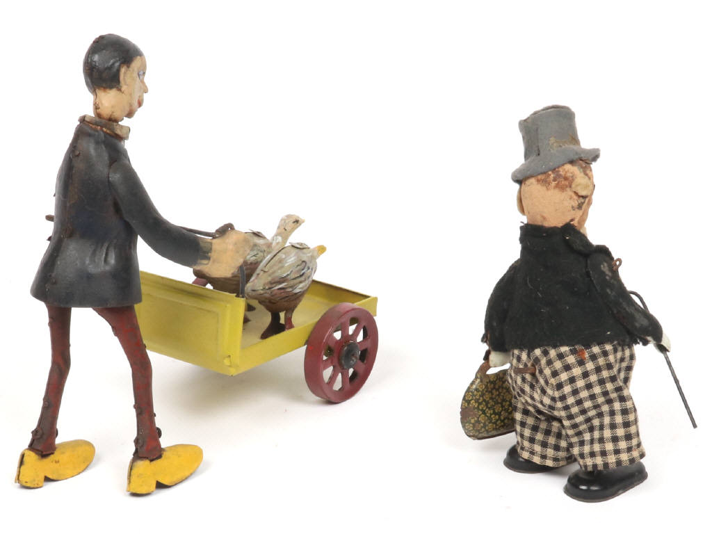 Lot 389 - DIVERS (2)