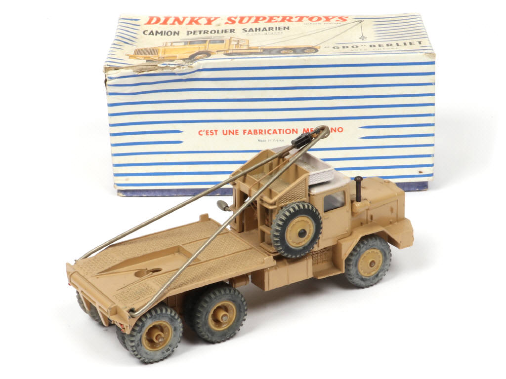 Lot 203 - DINKY TOYS (FRANCE) (1)