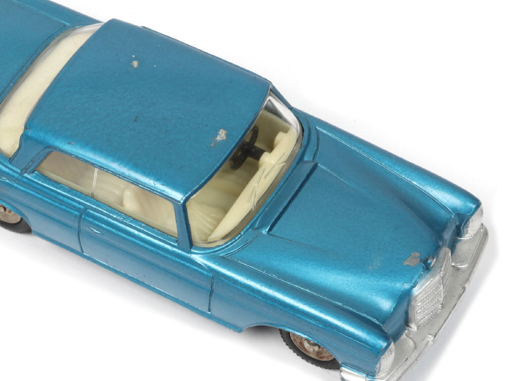 Lot 220 - DINKY TOYS (FRANCE) (2)