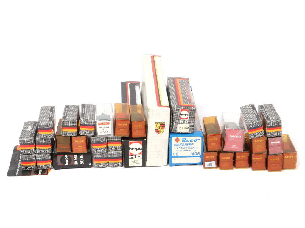 Lot 162 - DIVERS (HO) (33)
