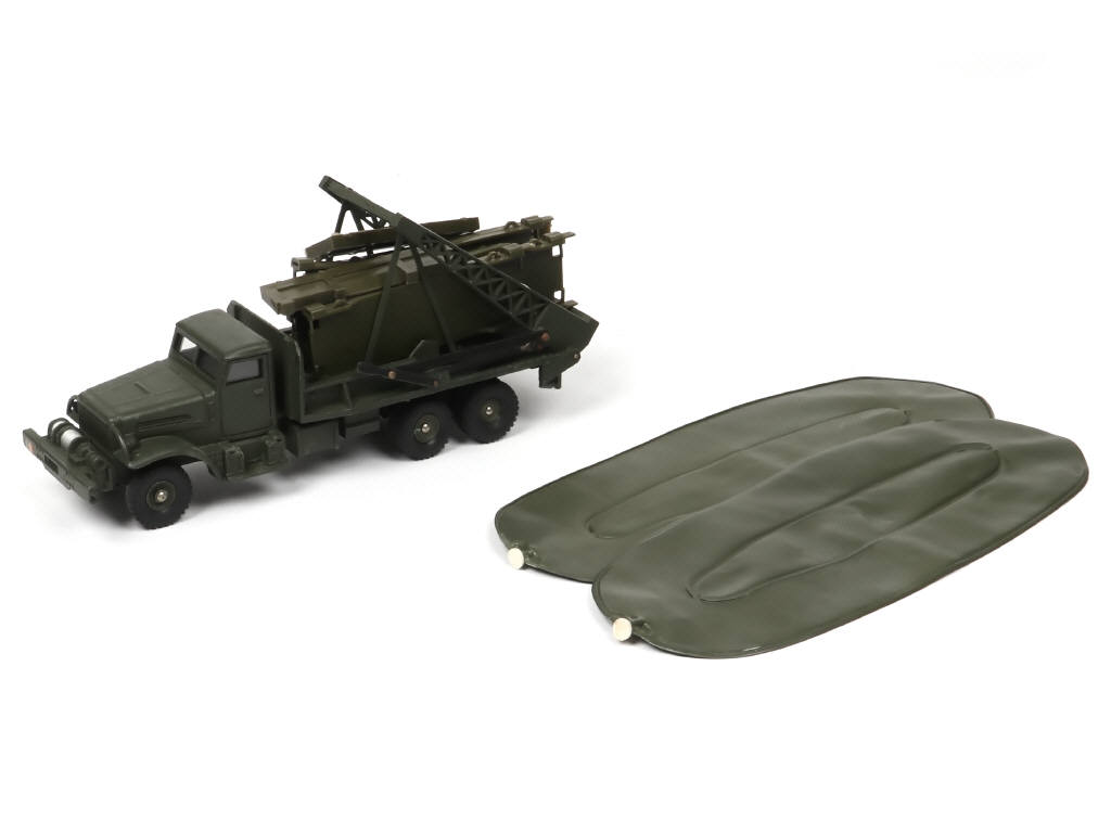 Lot 202 - DINKY TOYS (FRANCE) (1)