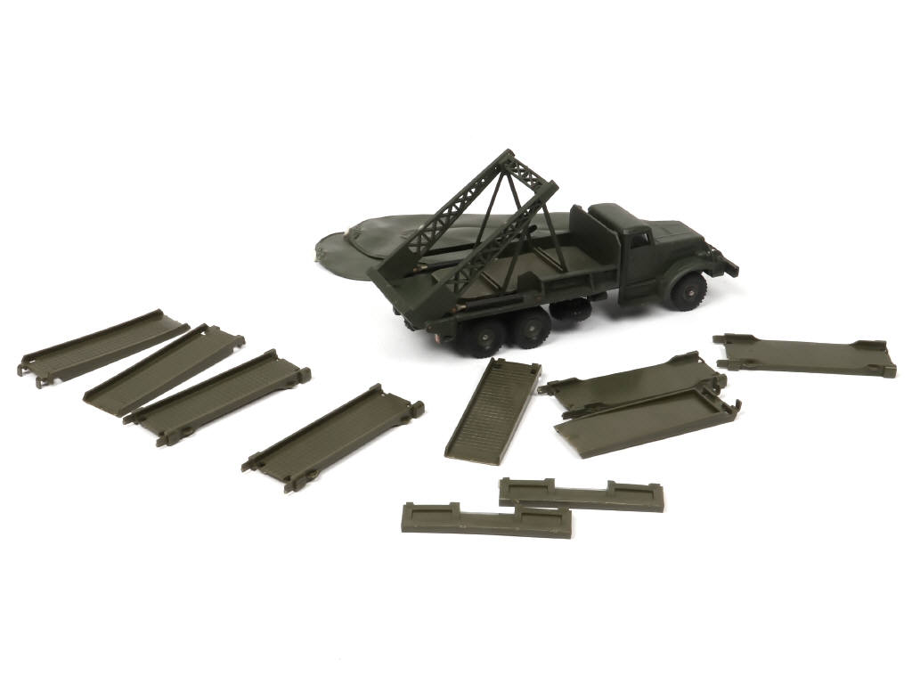 Lot 202 - DINKY TOYS (FRANCE) (1)