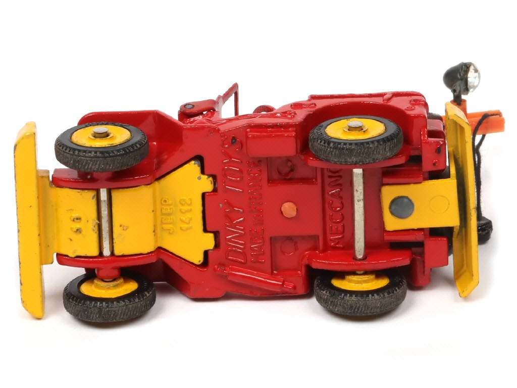 Lot 225 - DINKY TOYS (FRANCE) (4)