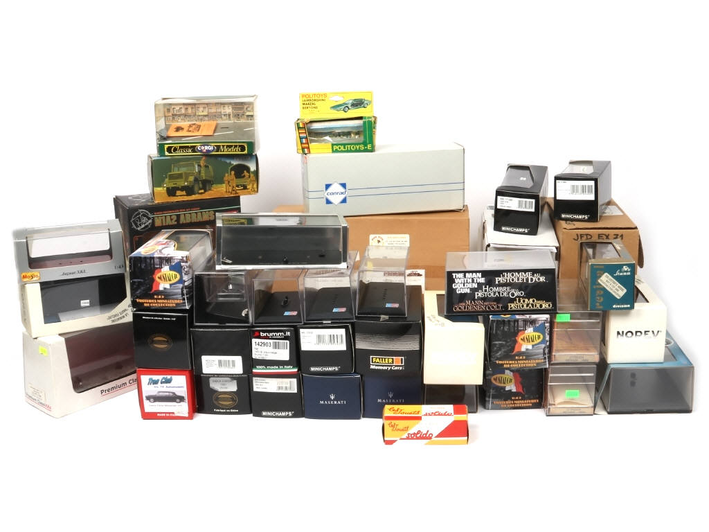 Lot 114 - DIVERS (1)