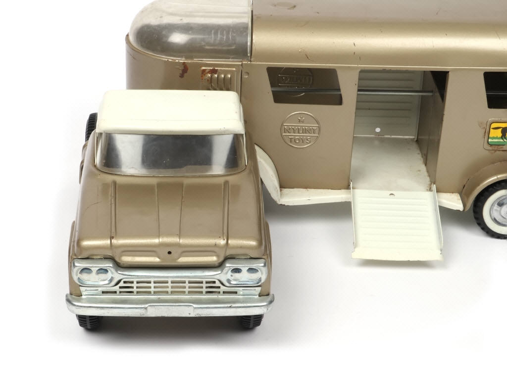 Lot 101 - NYLINT (USA) (1)