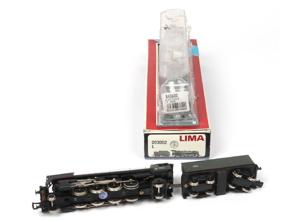 Lot 65 - DIVERS 'HO' (2)