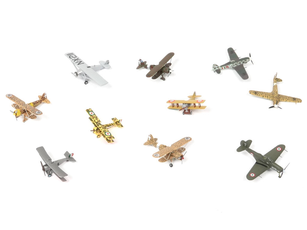 Lot 145 - DIVERS (10)