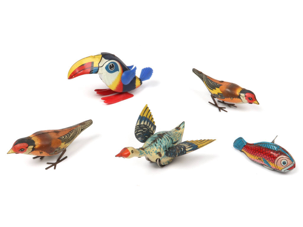 Lot 107 - DIVERS (5)