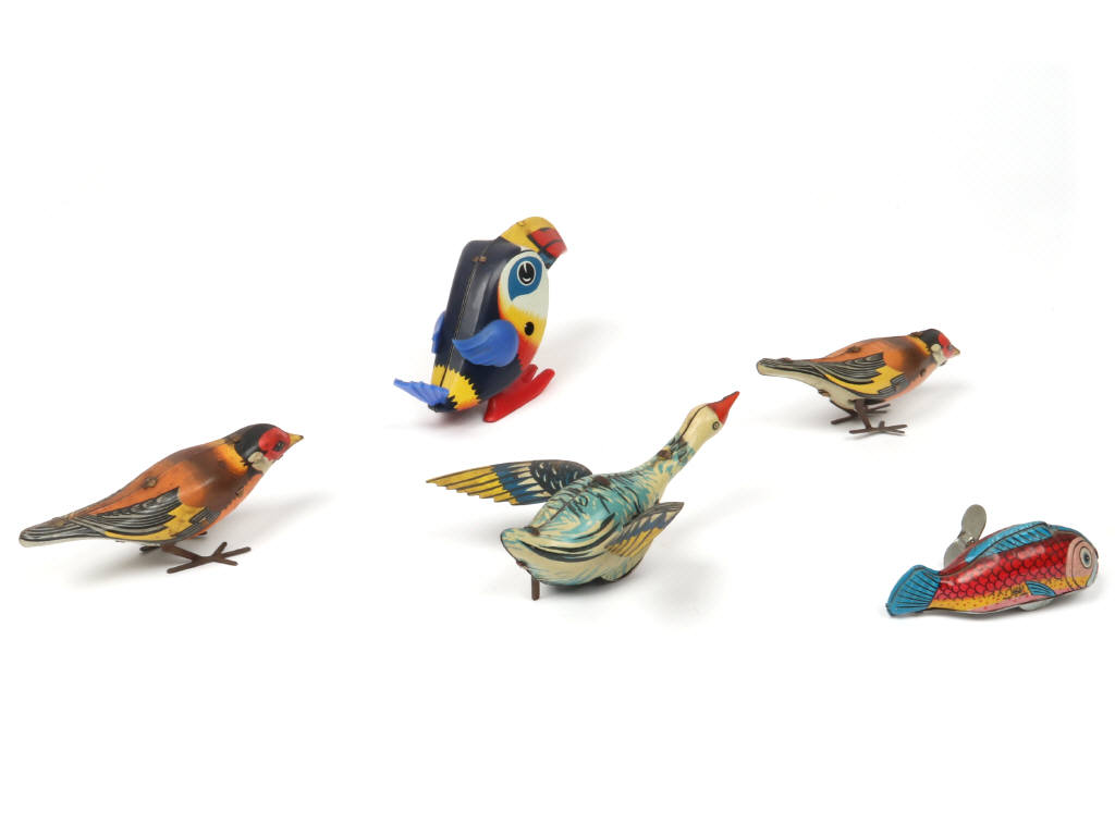 Lot 107 - DIVERS (5)