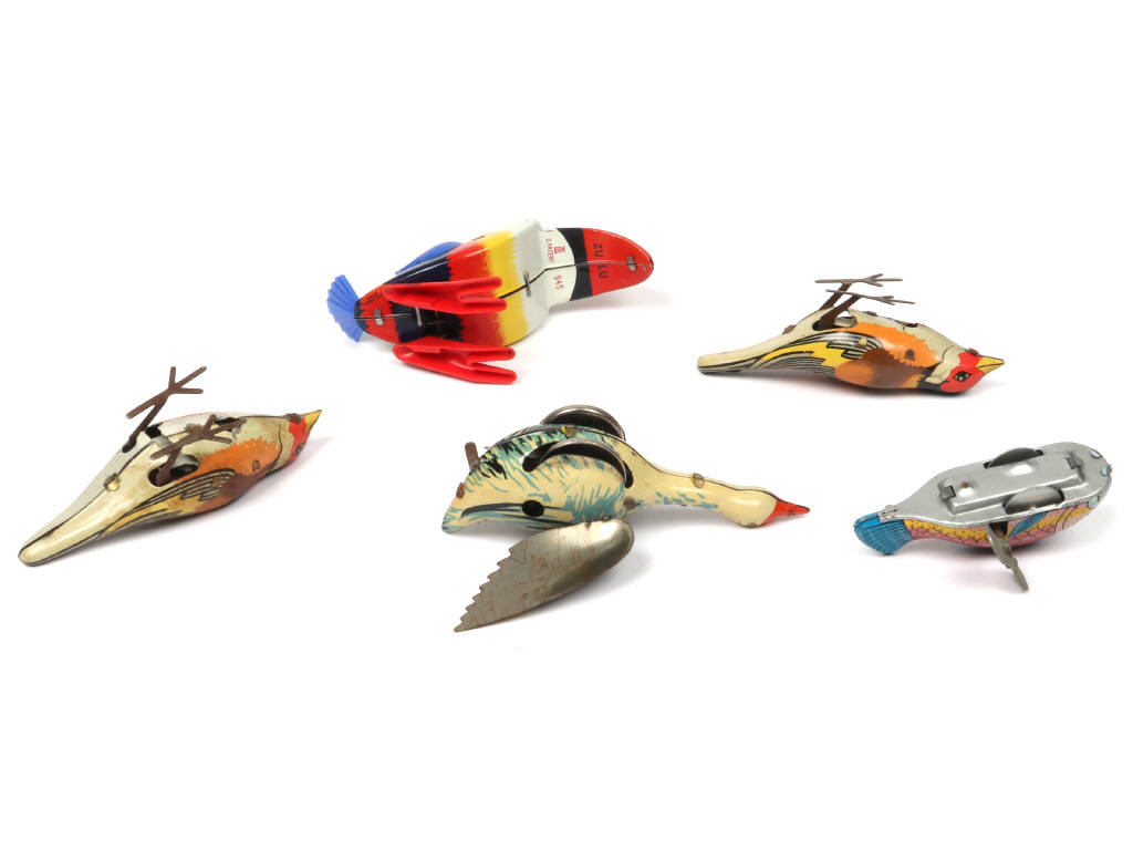 Lot 107 - DIVERS (5)