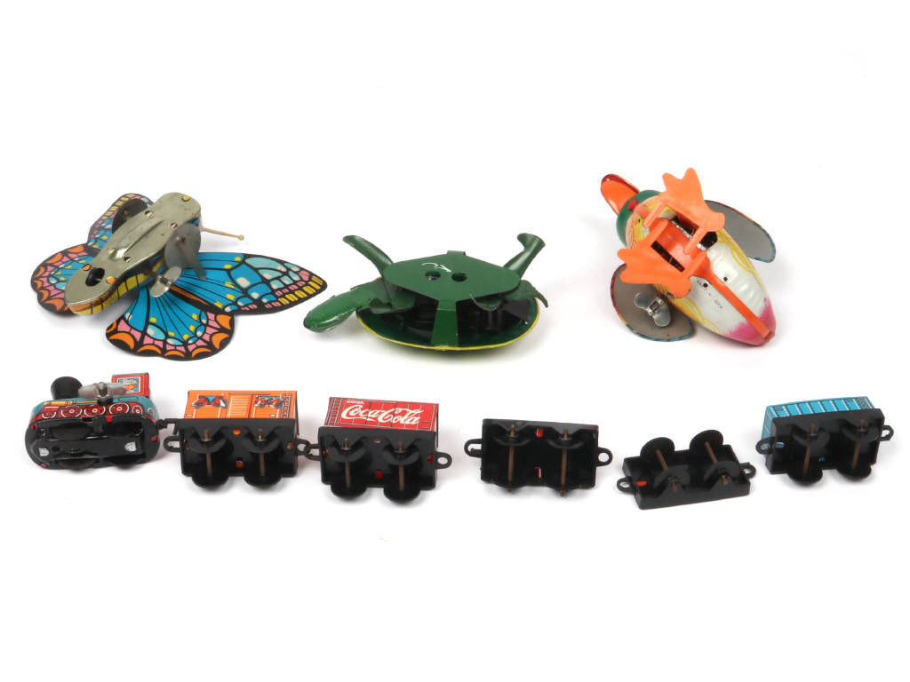 Lot 60 - DIVERS (8)