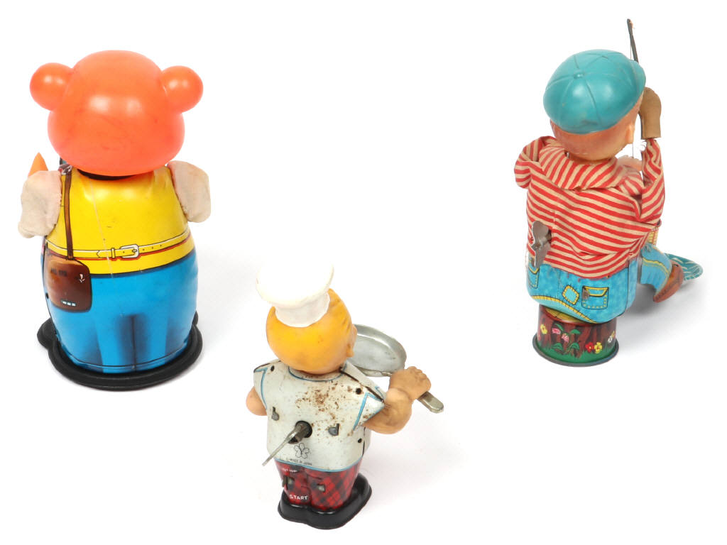 Lot 59 - DIVERS (3)