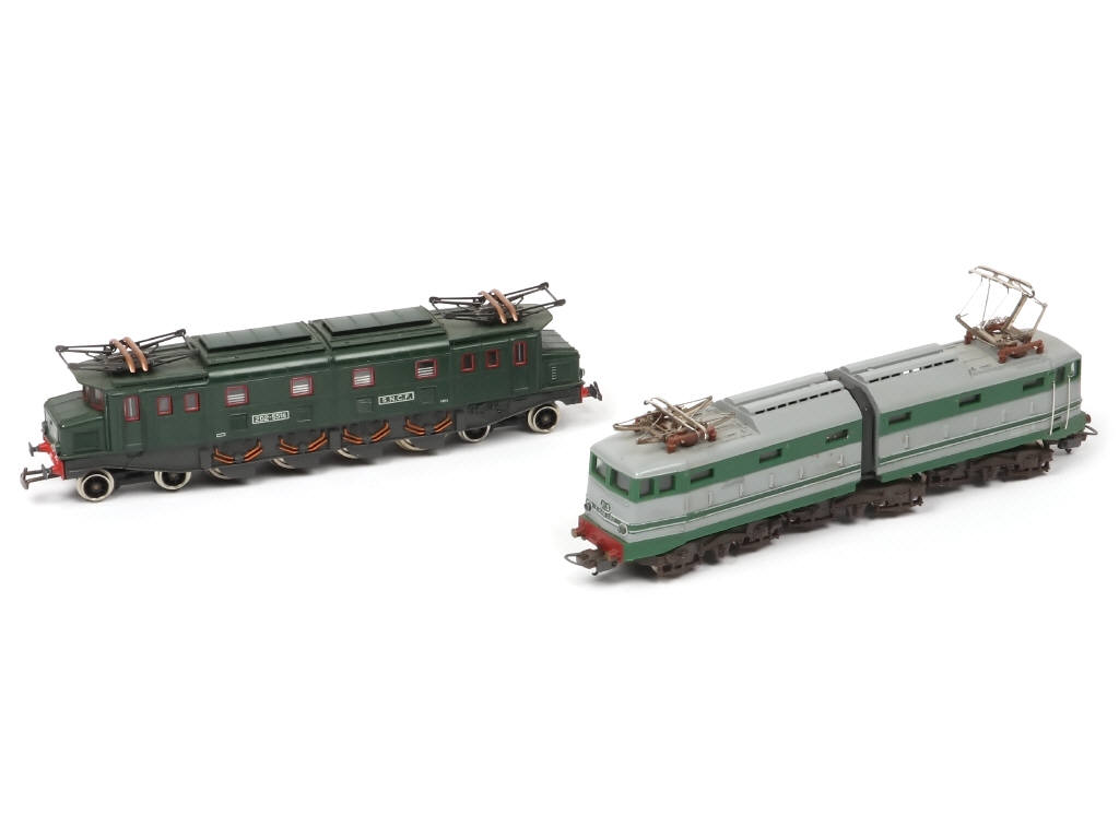 Lot 24 - DIVERS (HO) (2)