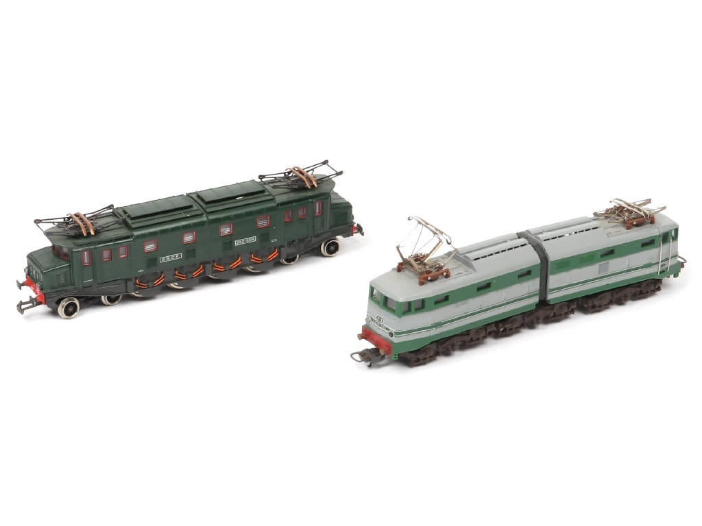 Lot 24 - DIVERS (HO) (2)