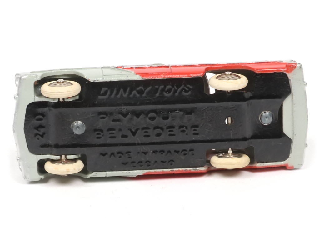 Lot 140 - DINKY TOYS (FRANCE) (1)