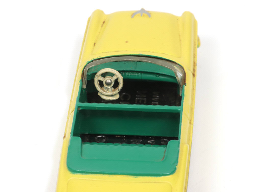 Lot 252 - DINKY TOYS (FRANCE) (1)