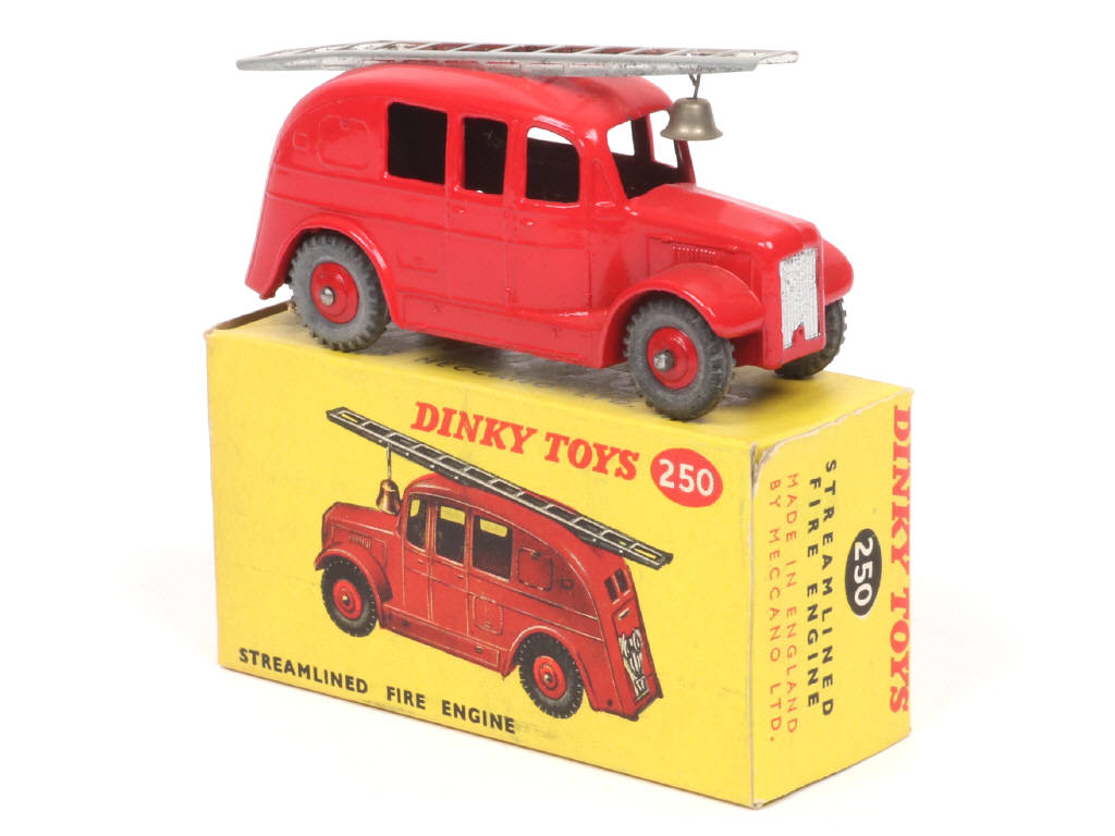 Lot 230 - DINKY TOYS (GB) (1)