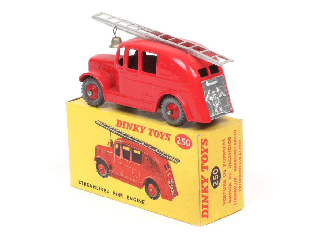 Lot 230 - DINKY TOYS (GB) (1)