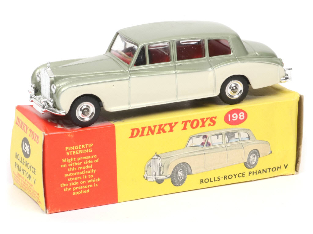 Lot 228 - DINKY TOYS (GB) (1)