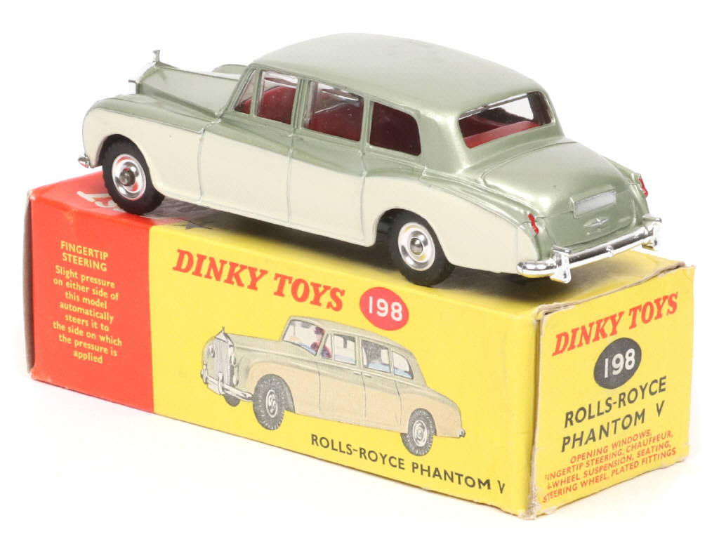 Lot 228 - DINKY TOYS (GB) (1)