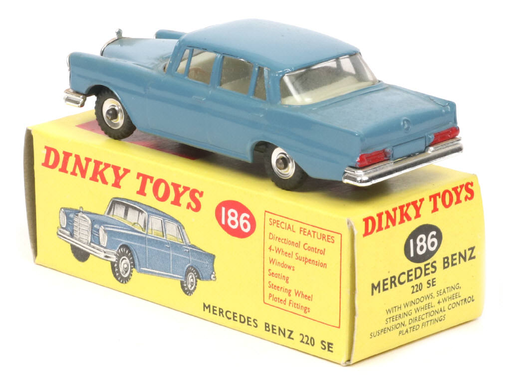Lot 227 - DINKY TOYS (GB) (1)