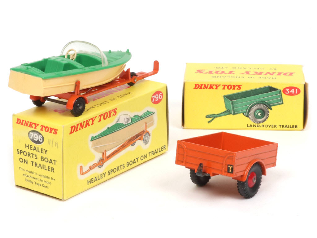 Lot 236 - DINKY TOYS (GB) (2)