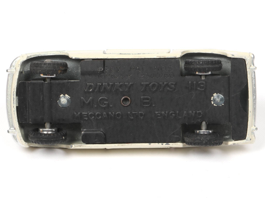 Lot 240 - DINKY TOYS (GB) (3)