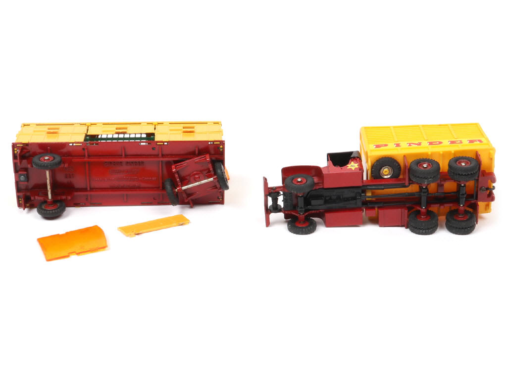 Lot 282 - DINKY TOYS (FRANCE) (1)