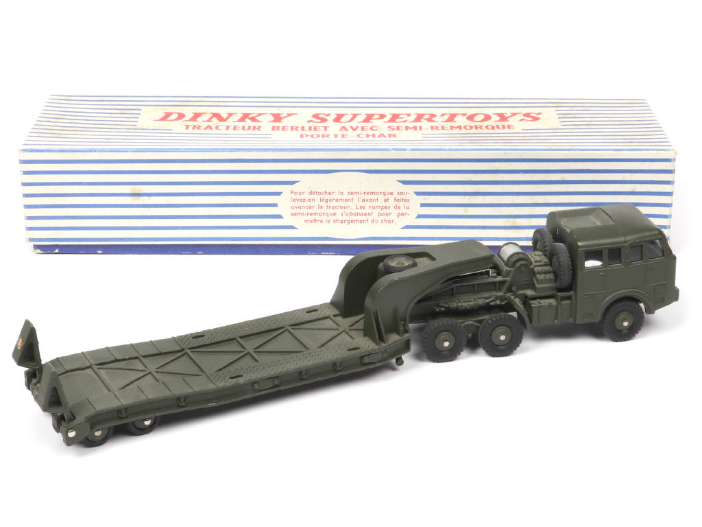Lot 286 - DINKY TOYS (FRANCE) (1)