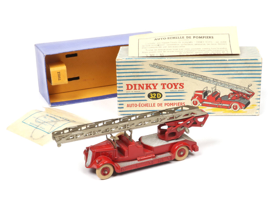 Lot 260 - DINKY TOYS (FRANCE) (1)