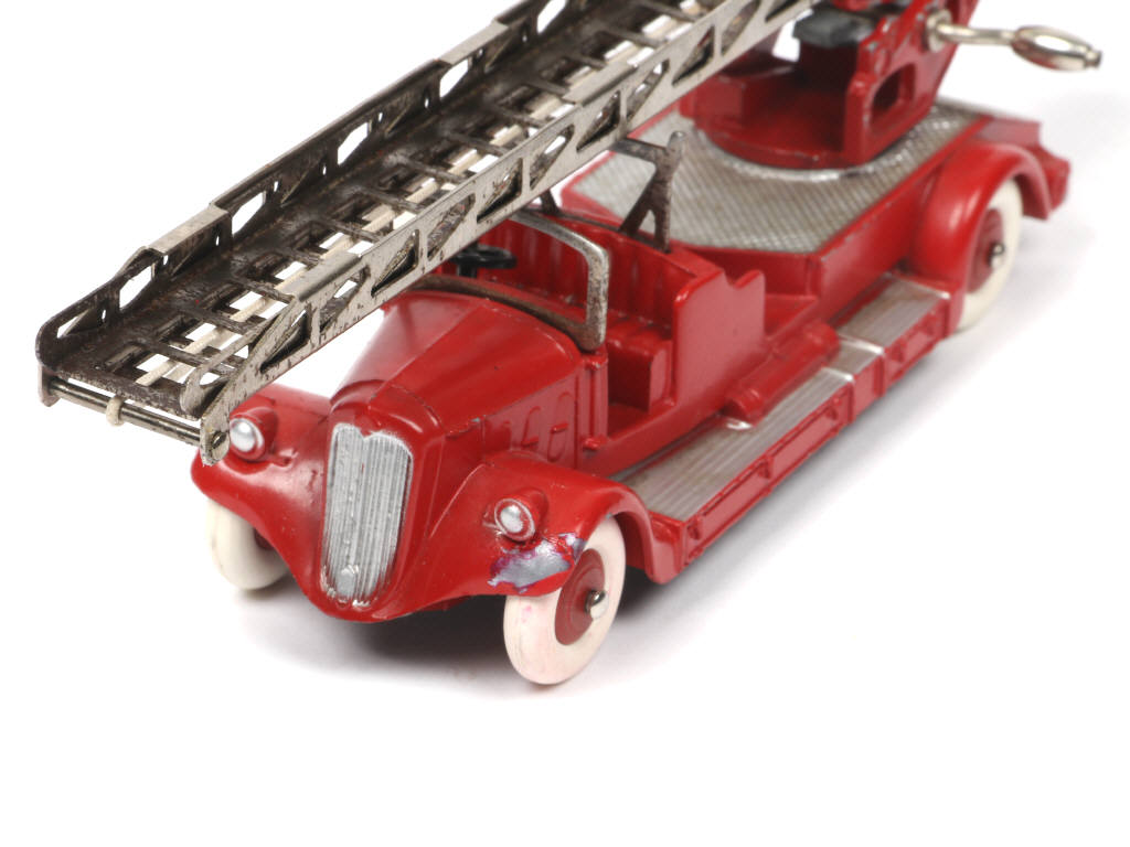 Lot 261 - DINKY TOYS (FRANCE) (1)