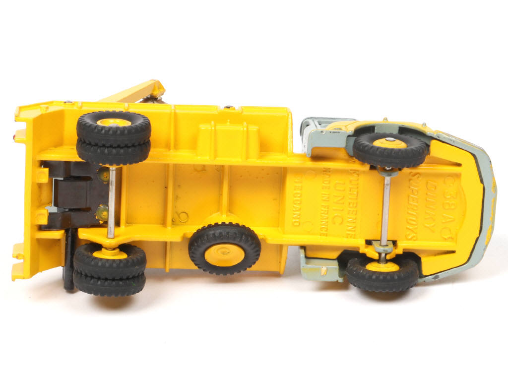Lot 262 - DINKY TOYS (FRANCE) (1)