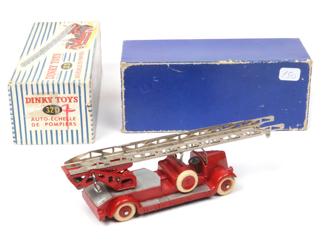 Lot 259 - DINKY TOYS (FRANCE) (1)
